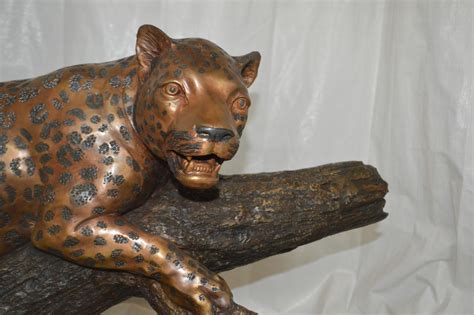 statue of a jaguar